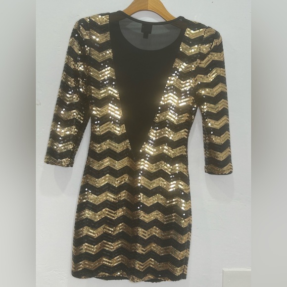 2B Bebe Gold & Black Chevron Sequin Bodycon mesh back Mini Dress Small - Picture 11 of 12